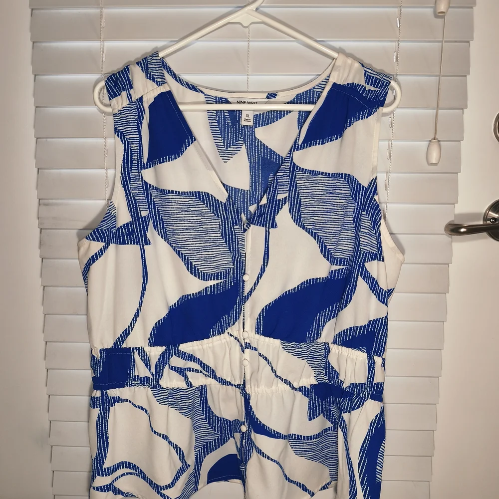 Nine West Women's Top Blouse Size XL White Blue Sleeveless Floral Button Up - Picture 2 of 8